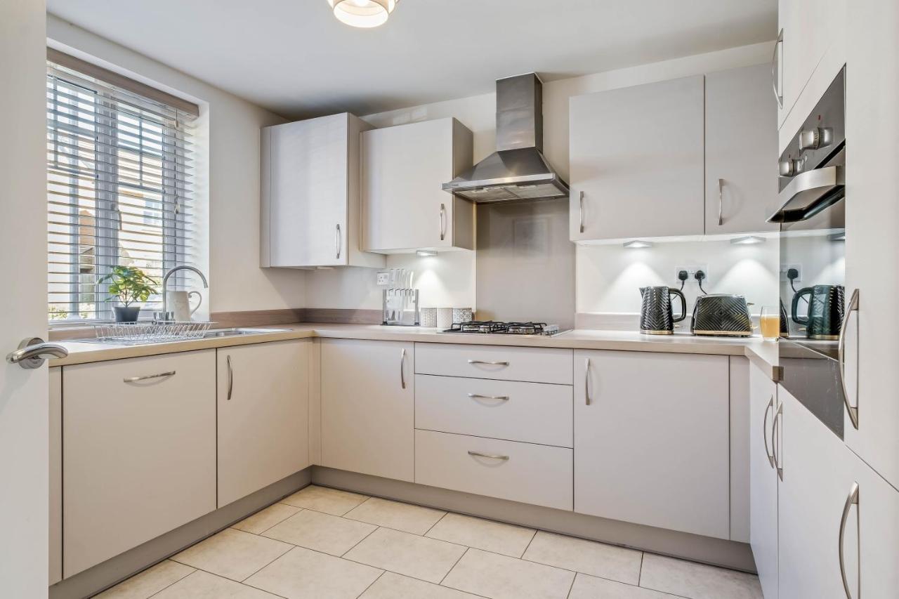 Beautiful And Comfortable Home Away From Home With Free Parking, Fast Wifi And White Crisp Hotel Standard Linen Hosted By Our Home Short Stays Нортхемптон Экстерьер фото