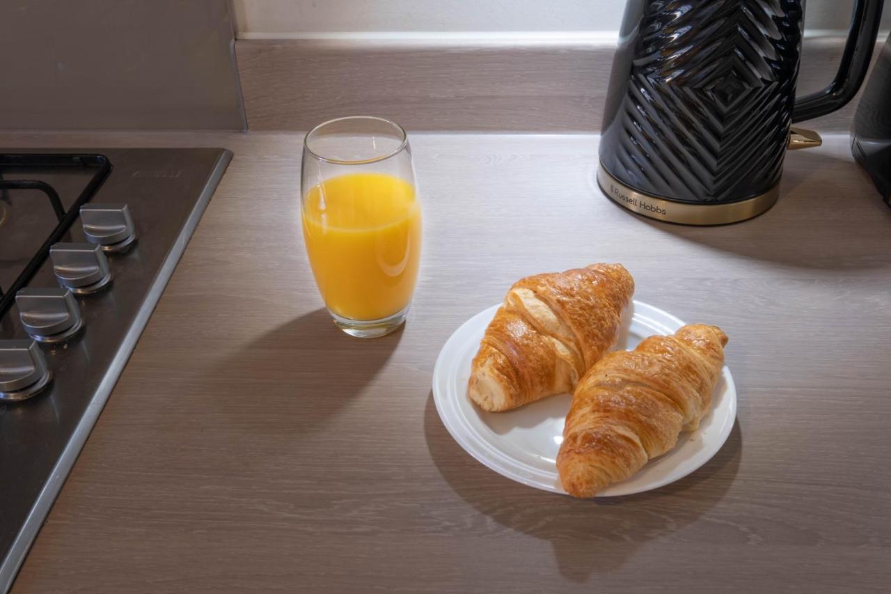Beautiful And Comfortable Home Away From Home With Free Parking, Fast Wifi And White Crisp Hotel Standard Linen Hosted By Our Home Short Stays Нортхемптон Экстерьер фото