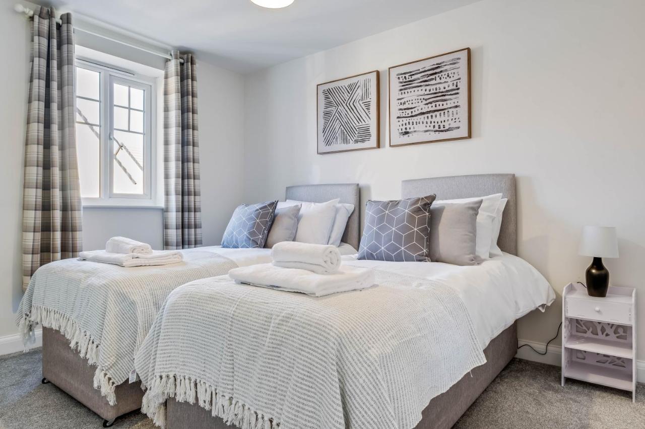 Beautiful And Comfortable Home Away From Home With Free Parking, Fast Wifi And White Crisp Hotel Standard Linen Hosted By Our Home Short Stays Нортхемптон Экстерьер фото
